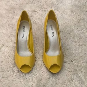 Yellow Wild Diva peep toe pumps